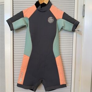 Woman’s Wetsuit in Gray Orange and Blue